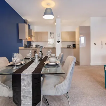 Luxury 2 Bedroom Near Centre *