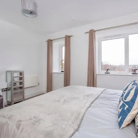 Luxury 2 Bedroom Near Centre Apartment